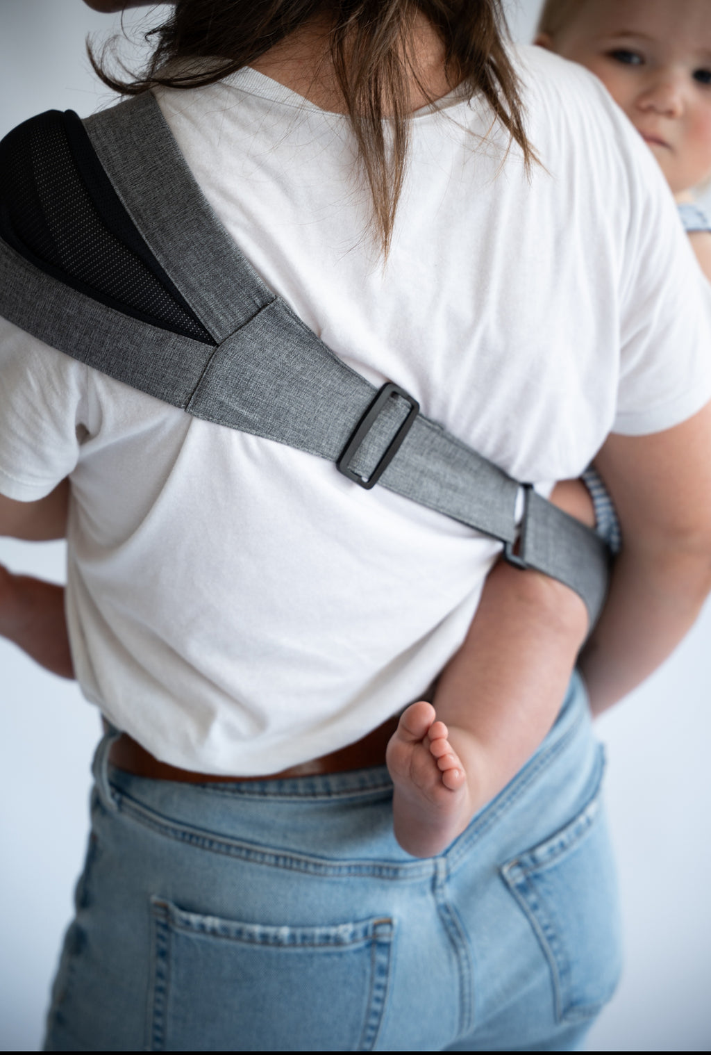 Rouu Baby II Lux Graphite Extendable wipeable hip carrier worn on the hip